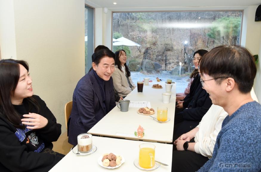 1.도시디자인담당관(김동근 시장, 카페 무지개로 직원들의 추운 마음 녹여)1.JPG