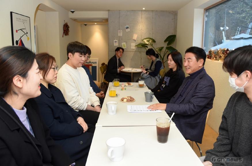 1.도시디자인담당관(김동근 시장, 카페 무지개로 직원들의 추운 마음 녹여)3.JPG