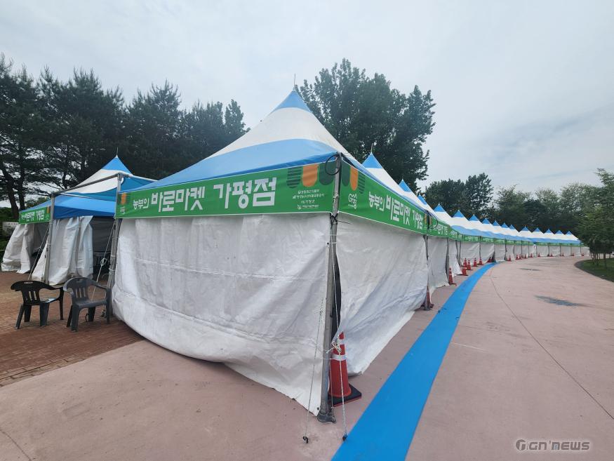 (다)가평군, ‘바로마켓 가평점’ 자라섬서 첫 개장(개장을 앞 둔 바로마켓 가평점).jpg